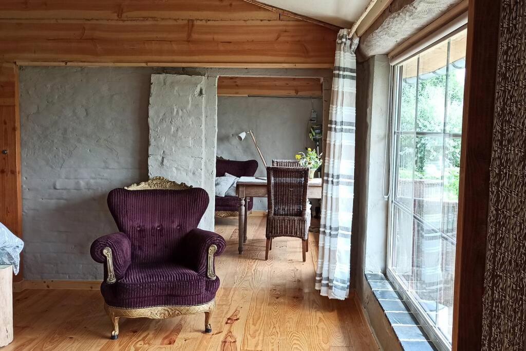 Korentil . Cosy House With Private Garden 데한 외부 사진